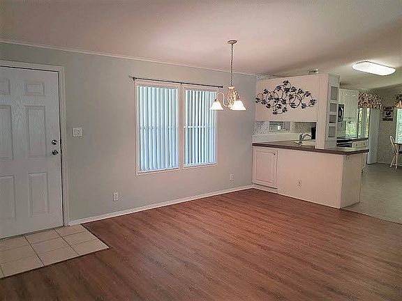 2nd image of 3 Chatsworth Ln