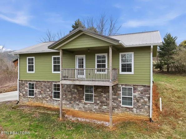 261 E Leatherwood Dr, Walland, TN 37886