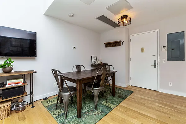 Sold by REMAX Elite | media 15