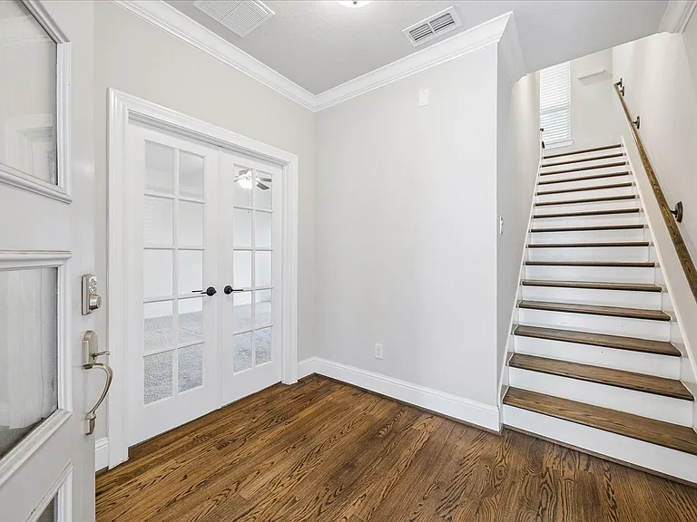 1704 Oak Leaf Pass Dr — Photo 3