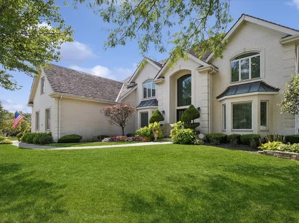 9200 Falling Waters Dr E #9200, Willowbrook, IL 60527