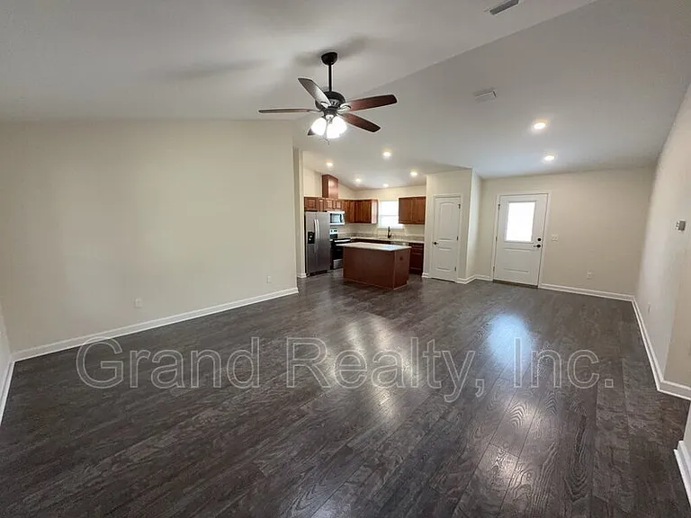 4025 Brittany Ln — Photo 2