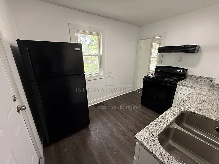 778 Ravenswood St — Photo 6