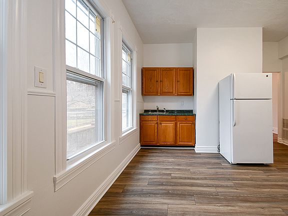 5th image of 1176 Woodland Ave #1B