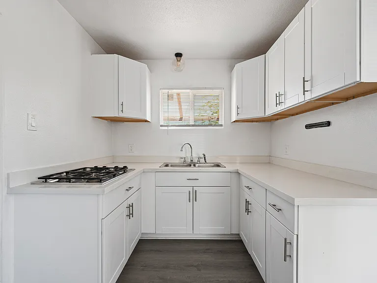 702 W Pepper Pl #1 — Photo 8