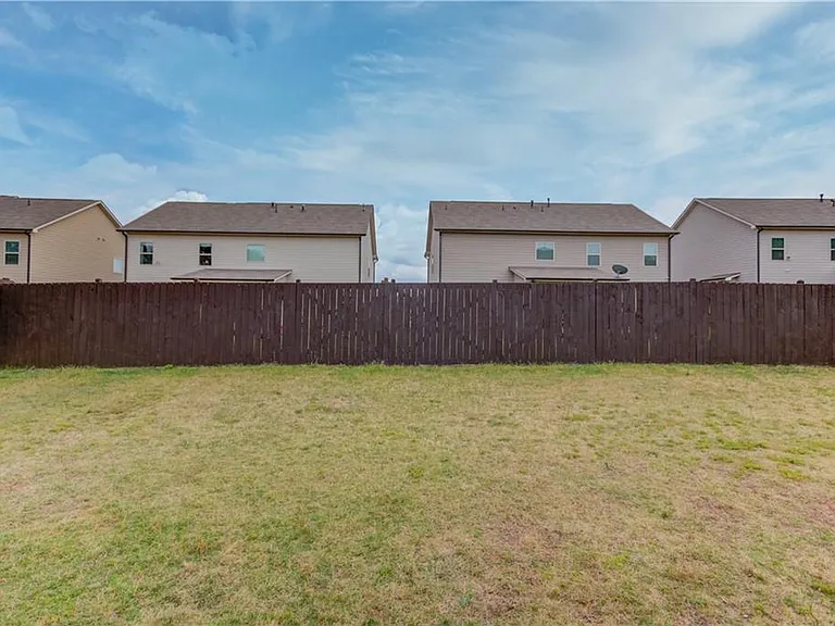404 Henson Farm Dr — Photo 35