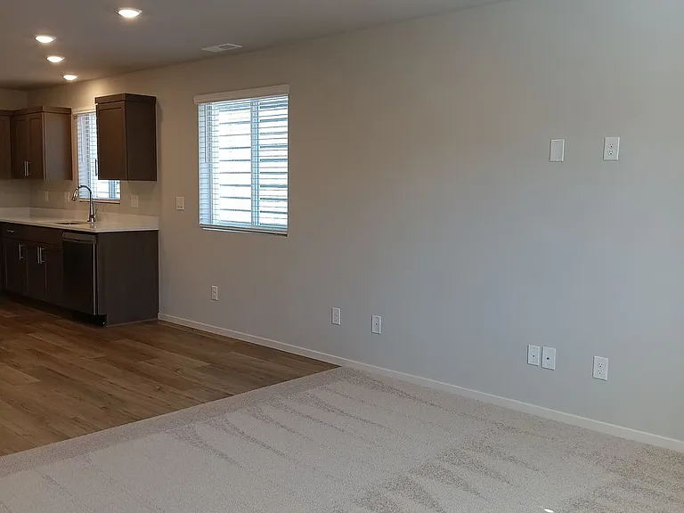 610 Pickering Ln — Photo 4