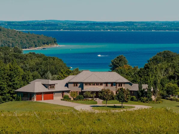 3888 Swaney Rd, Traverse City, MI 49686