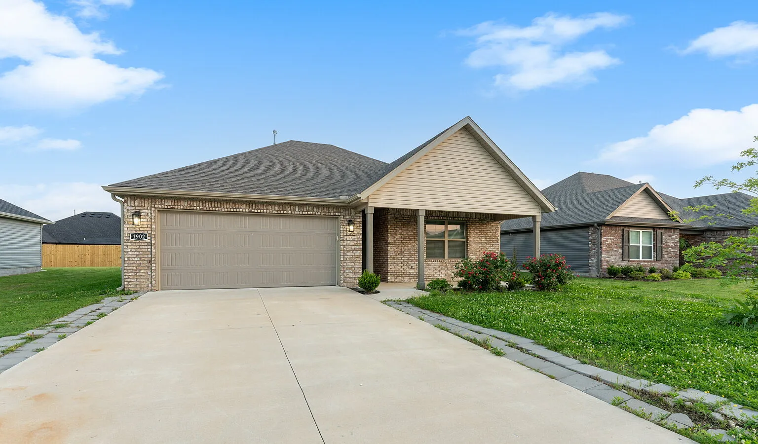 4 bed, 2.0 bath, 1470 sqft, $1,700 — Photo 2