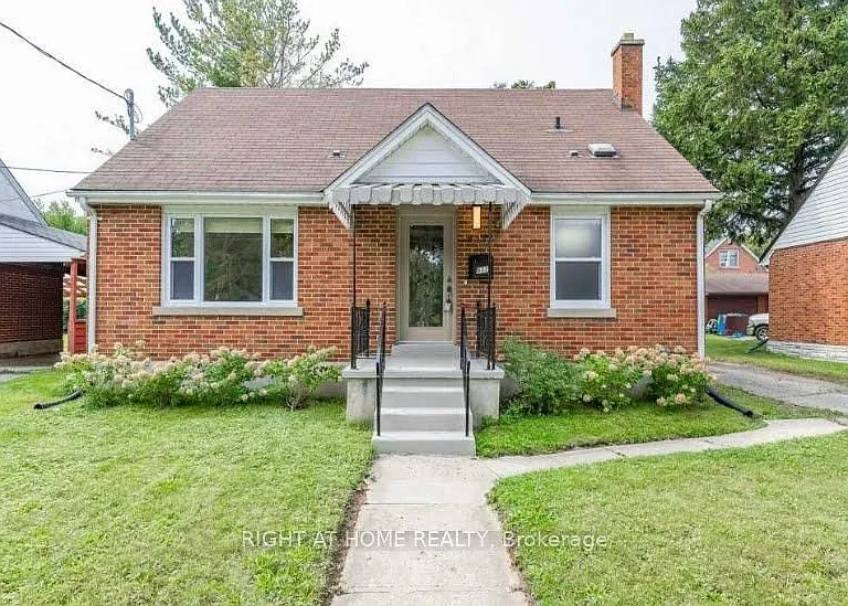 577 Weber St E — Photo 1