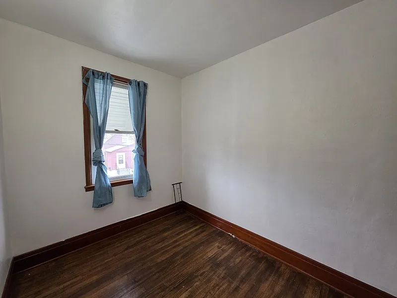 3 bed, 1.0 bath, $1,250 — Photo 4