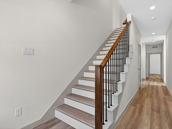 5th image of 3133 Cockrell Ave