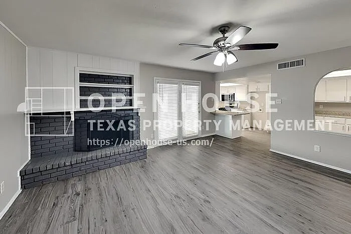 4 bed, 2.0 bath, 2100 sqft, $2,475 — Photo 4