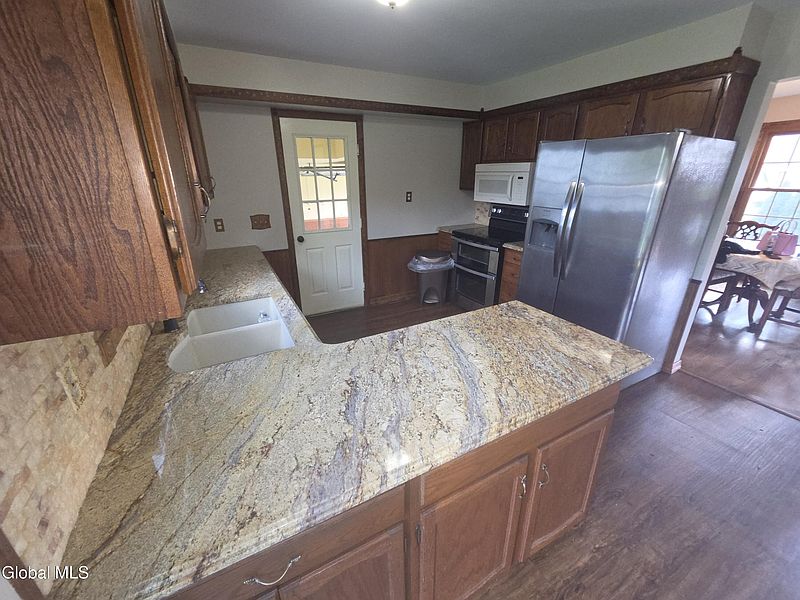 5th image of 117 Clizbe Avenue