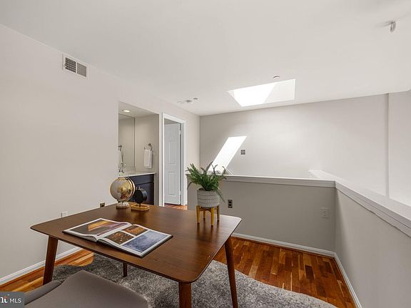 4th image of 1301 N Courthouse Rd APT 1804
