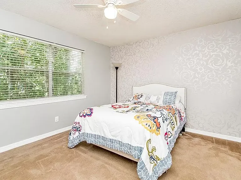 105 Larchwood Dr — Photo 33