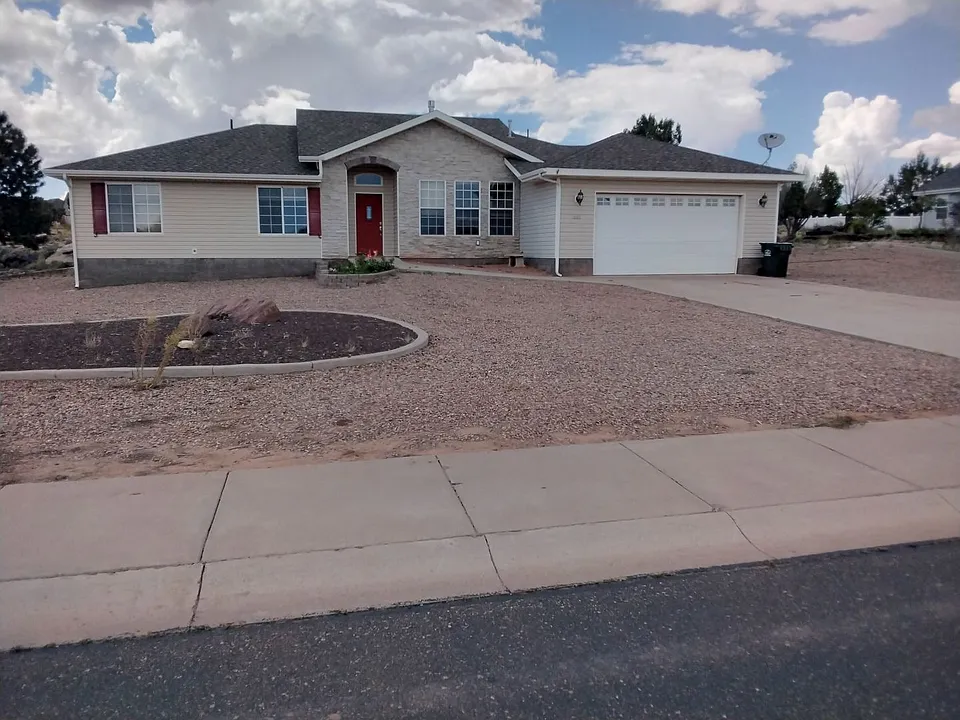 1606 W 7 S
