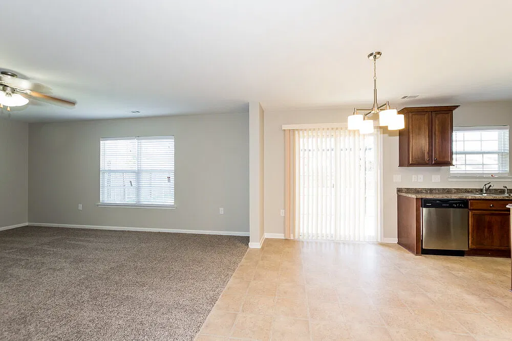 4 bed, 2.5 bath, 2263 sqft, $3,140 — Photo 3