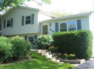 2116 Old Elm Rd, Lindenhurst, IL 60046