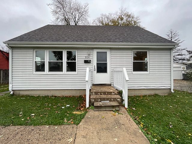 1st image of 924 Fairway St
