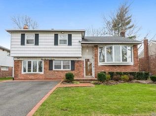 911 Kilmer Ln, Valley Stream, NY 11581