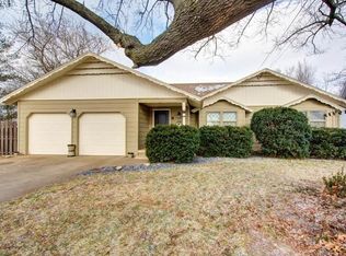 2413 E Bennett St, Springfield, MO 65804