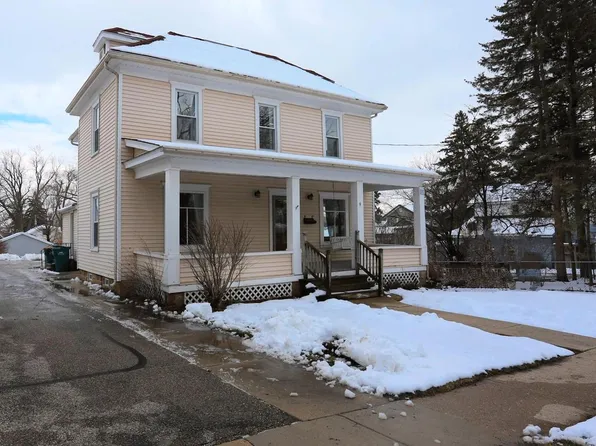 9 Head St, Edgerton, WI 53534
