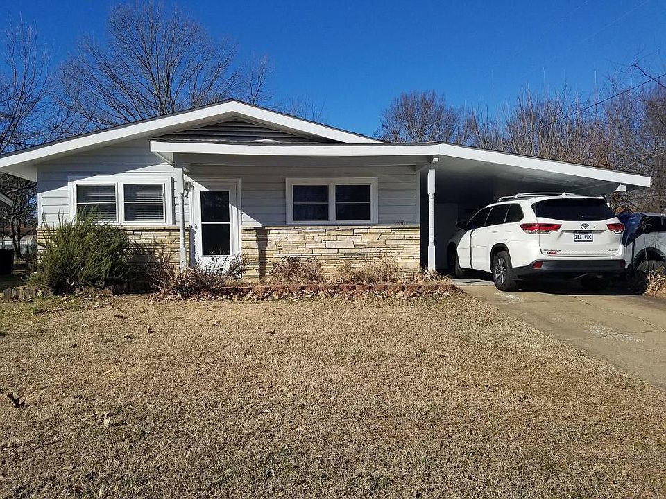 1st image of 206 E Circle Dr