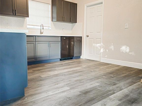 5th image of 941 SW 30th Avenue
