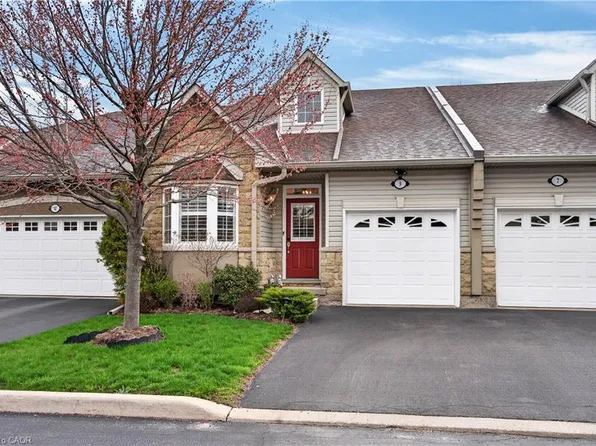 212 Stonehenge Dr #9, Hamilton, ON L9K 1N5