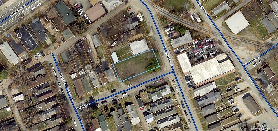 1st image of 335 E 15th St