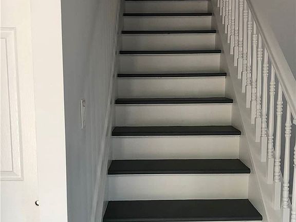 3rd image of 10 Balsam Dr