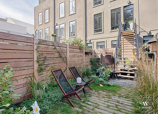 Sold by Warburg | media 30