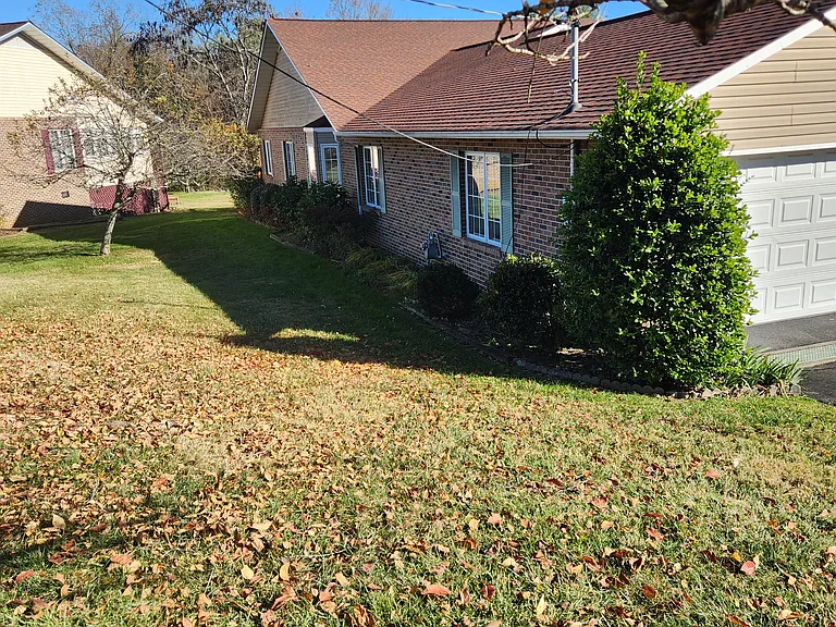 1105 Estate Dr — Photo 9