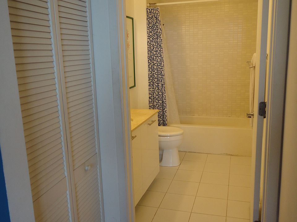 Full Bath / Linen Closet
