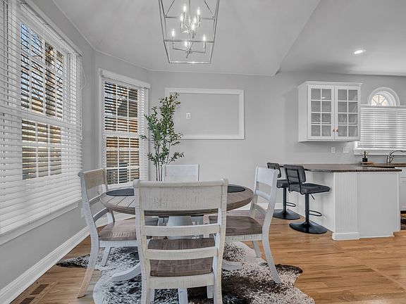 5th image of 454 Beechwood Cir