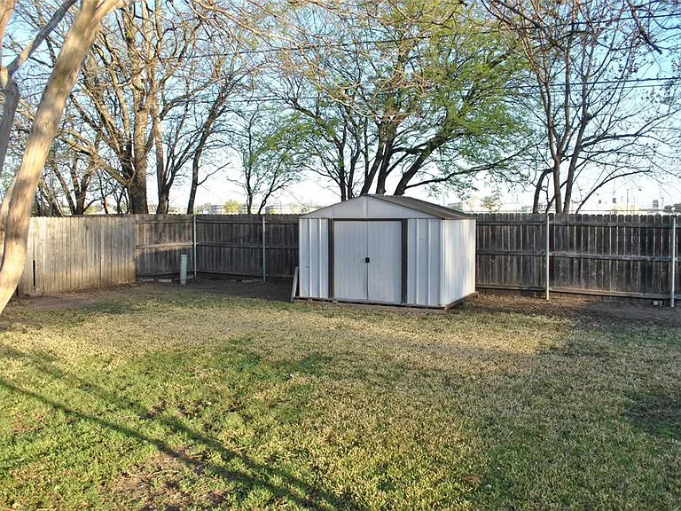 720 Ash St — Photo 9