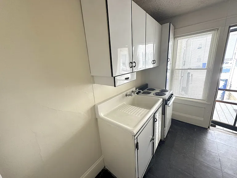 557 Lincoln St #2 — Photo 5