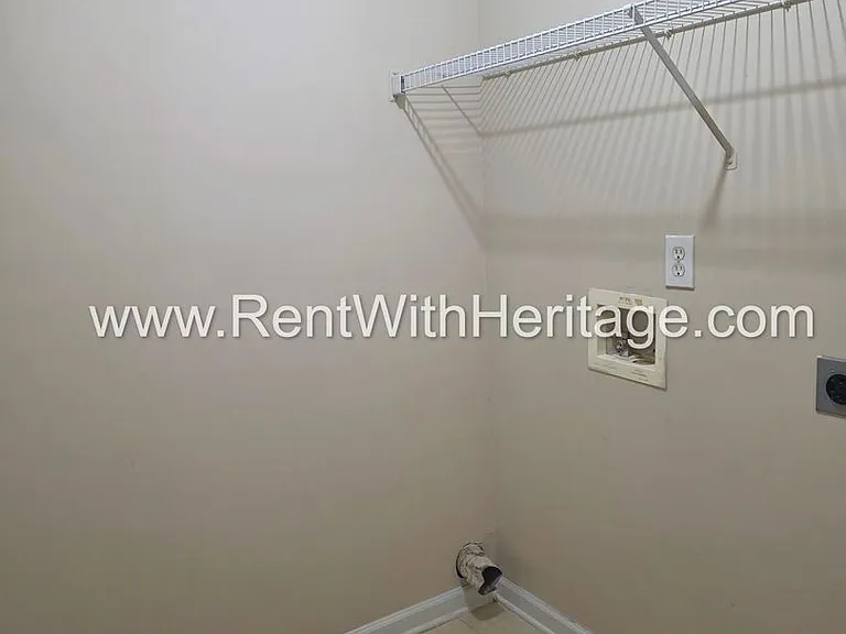 6535 Manor Creek Dr — Photo 41