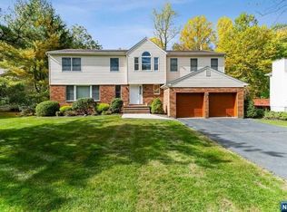 8 Roden Way, Closter, NJ 07624