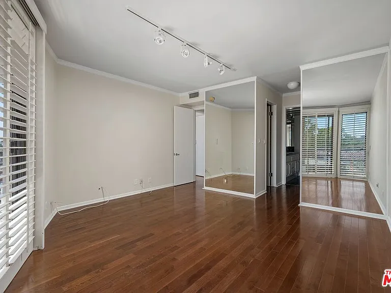 1360 S Beverly Glen Blvd #Penthouse 301 — Photo 20