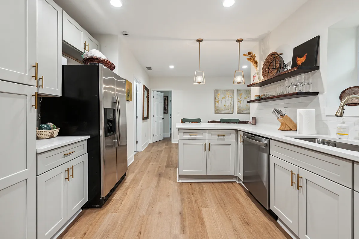 Building Photo - 1090 Monroe Dr NE #2