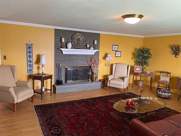 3rd image of 604 Valleyview Dr