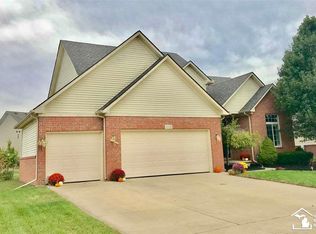 23112 Waterview Dr, New Boston, MI 48164