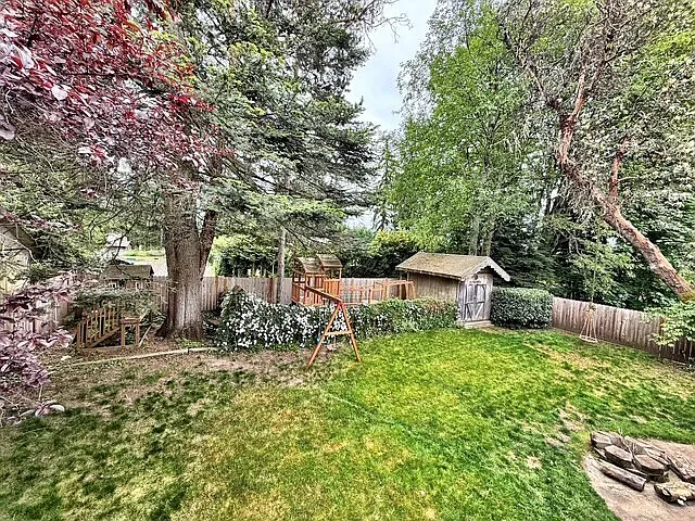 710 Parkway Ct NE — Photo 50