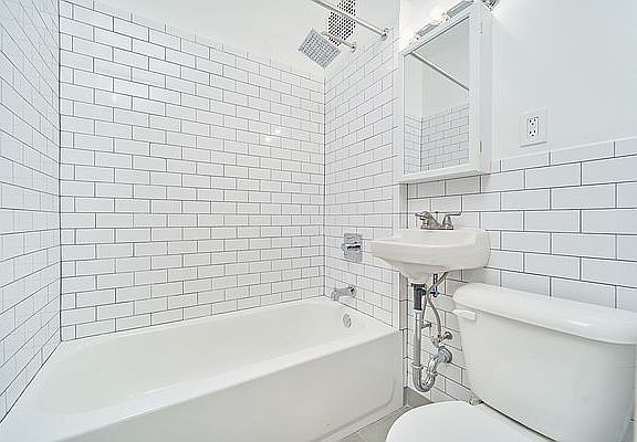 4th image of 317 W 74th St