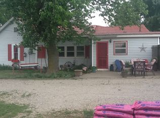 20706 Atterberry St, Petersburg, IL 62675