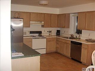 4th image of 73 Columbus Ave