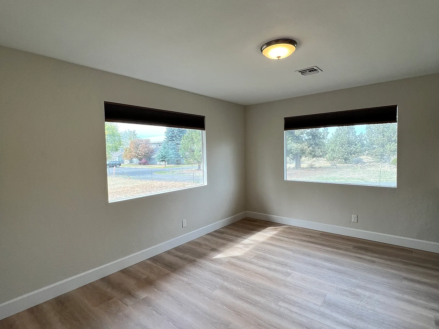 3 bed, 3976 sqft, $2,600 — Photo 4