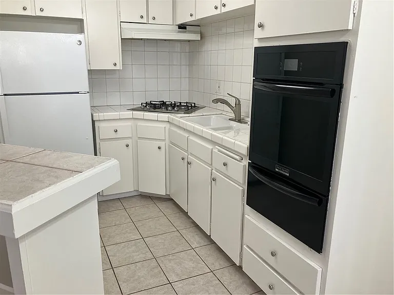 251 N Craig Ave #1 — Photo 3